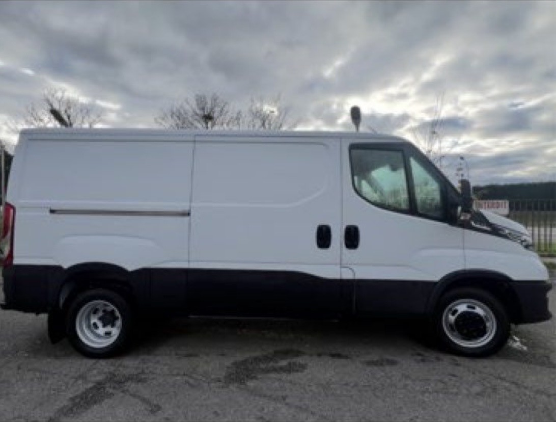 Iveco daily 35 c21 210ch 2023